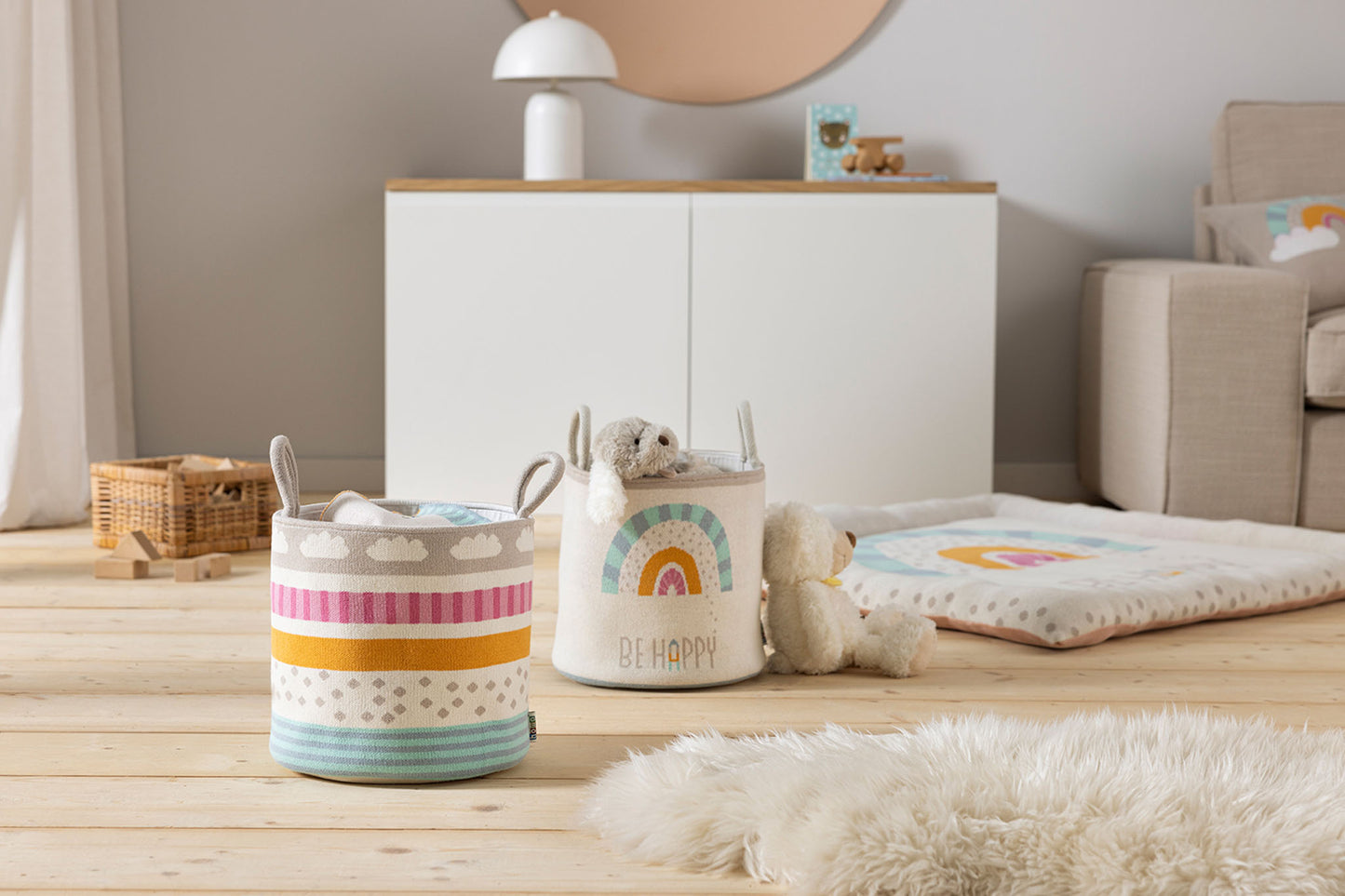 Aufbewahrungskorb im Kinderzimmer