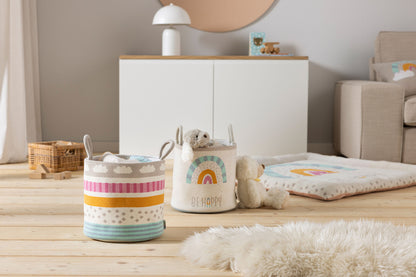 Aufbewahrungskorb im Kinderzimmer