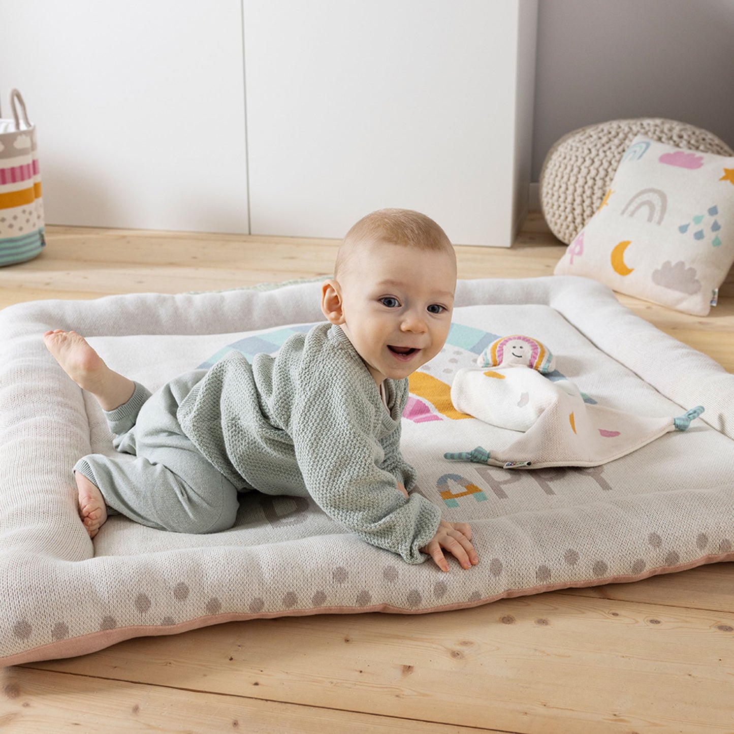Spielmatte mit Baby