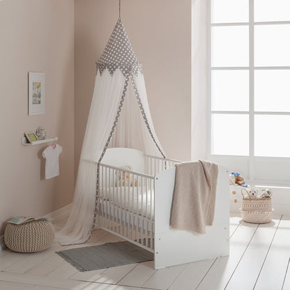 Betthimmel über Bett