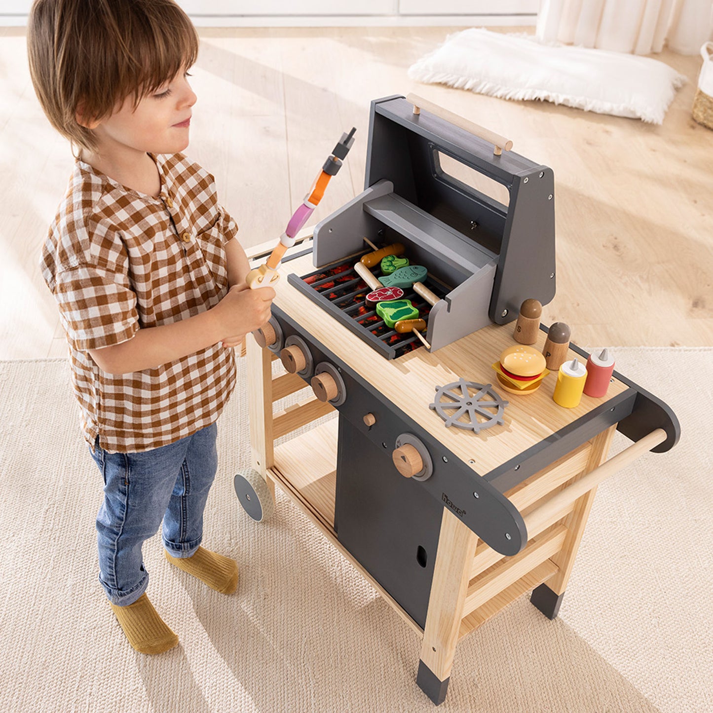 Kindergrill Holz mit Kind