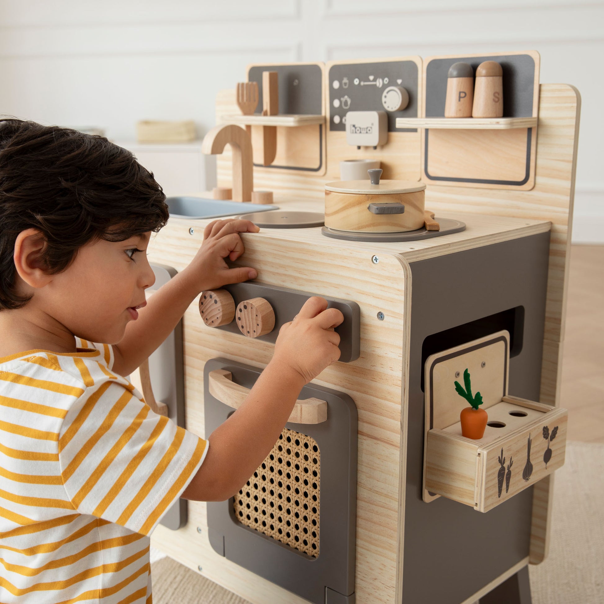 Spielküche mit Bedienleiste