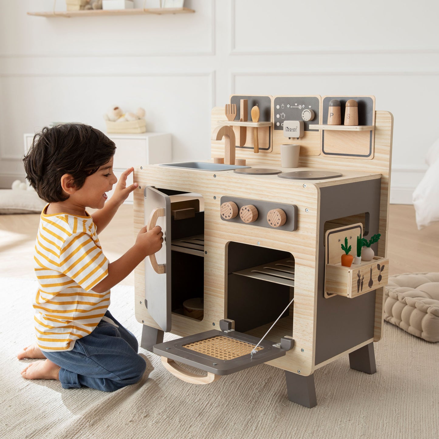 Kinderküche mit Kind