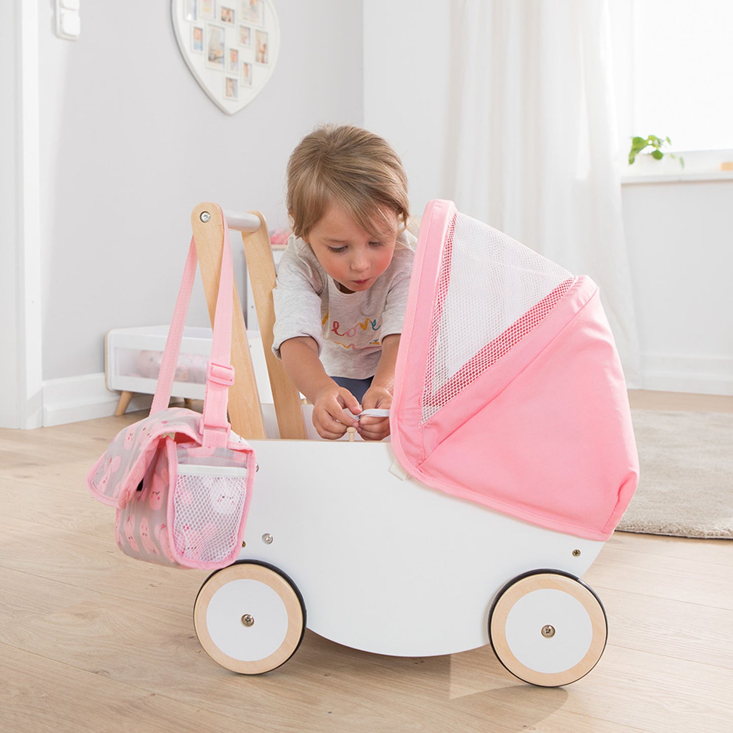 Puppenwagen 2550 mit Kind