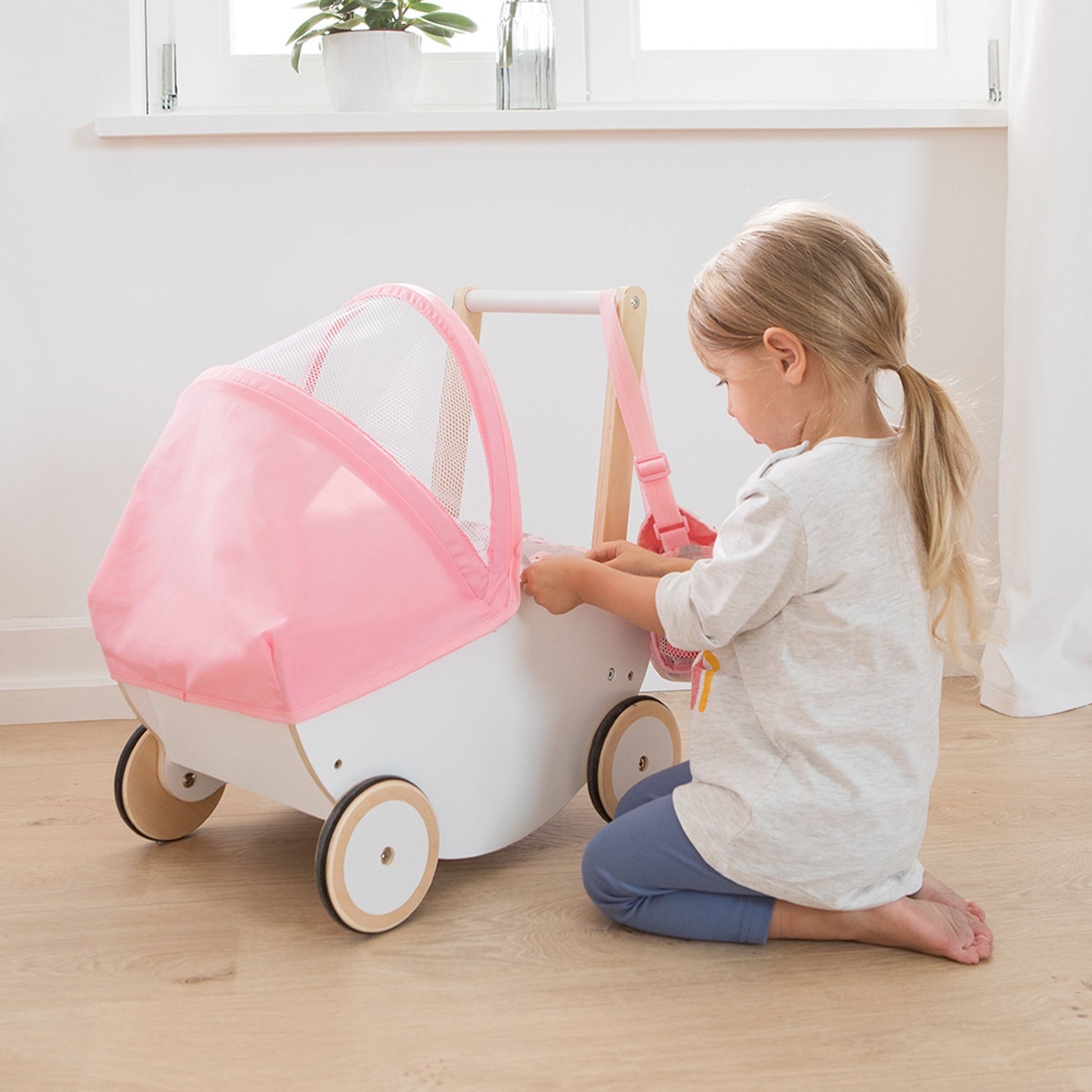 Puppenwagen 2550 mit Kind