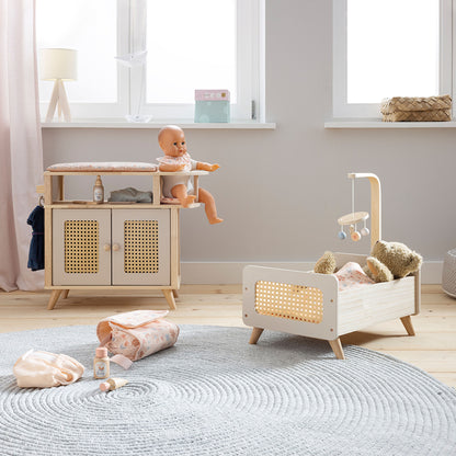 Puppenwickeltisch im Kinderzimmer