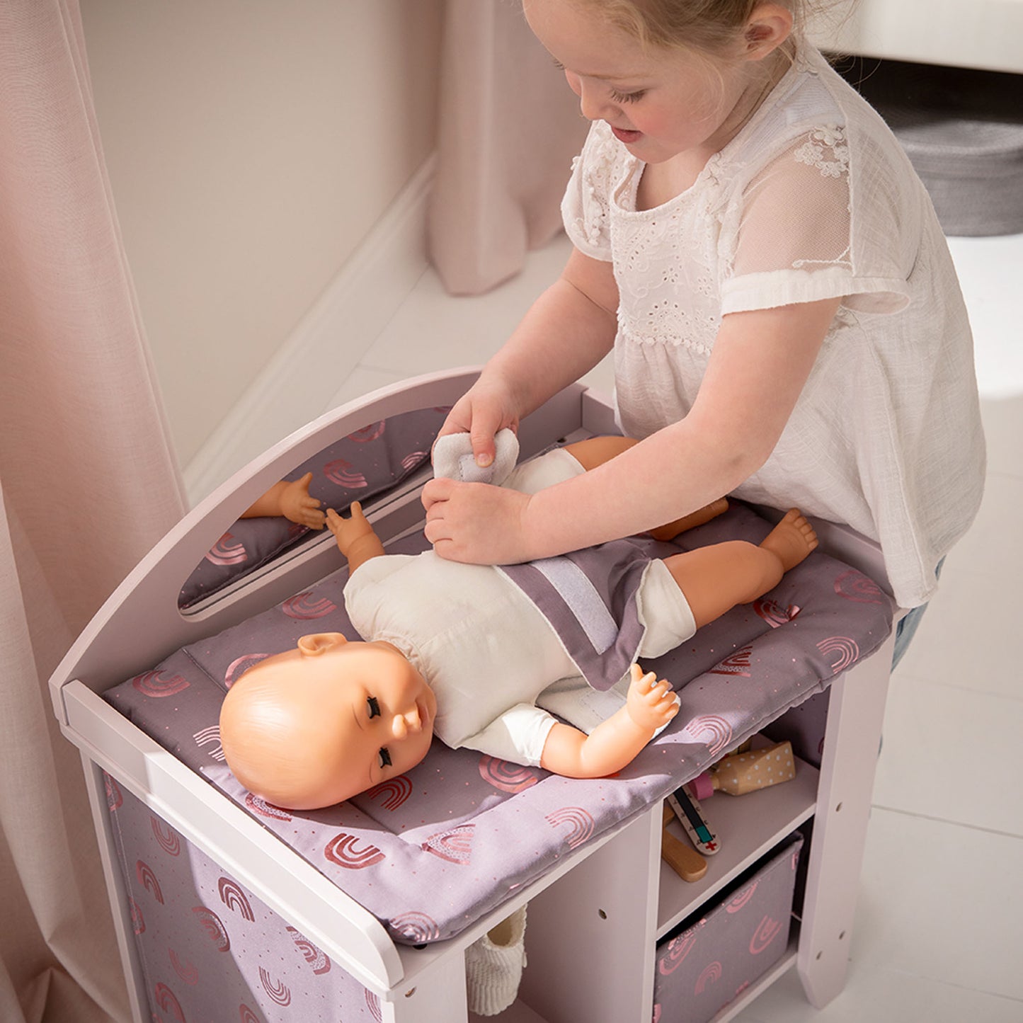 Puppenwickeltisch mit Puppe 