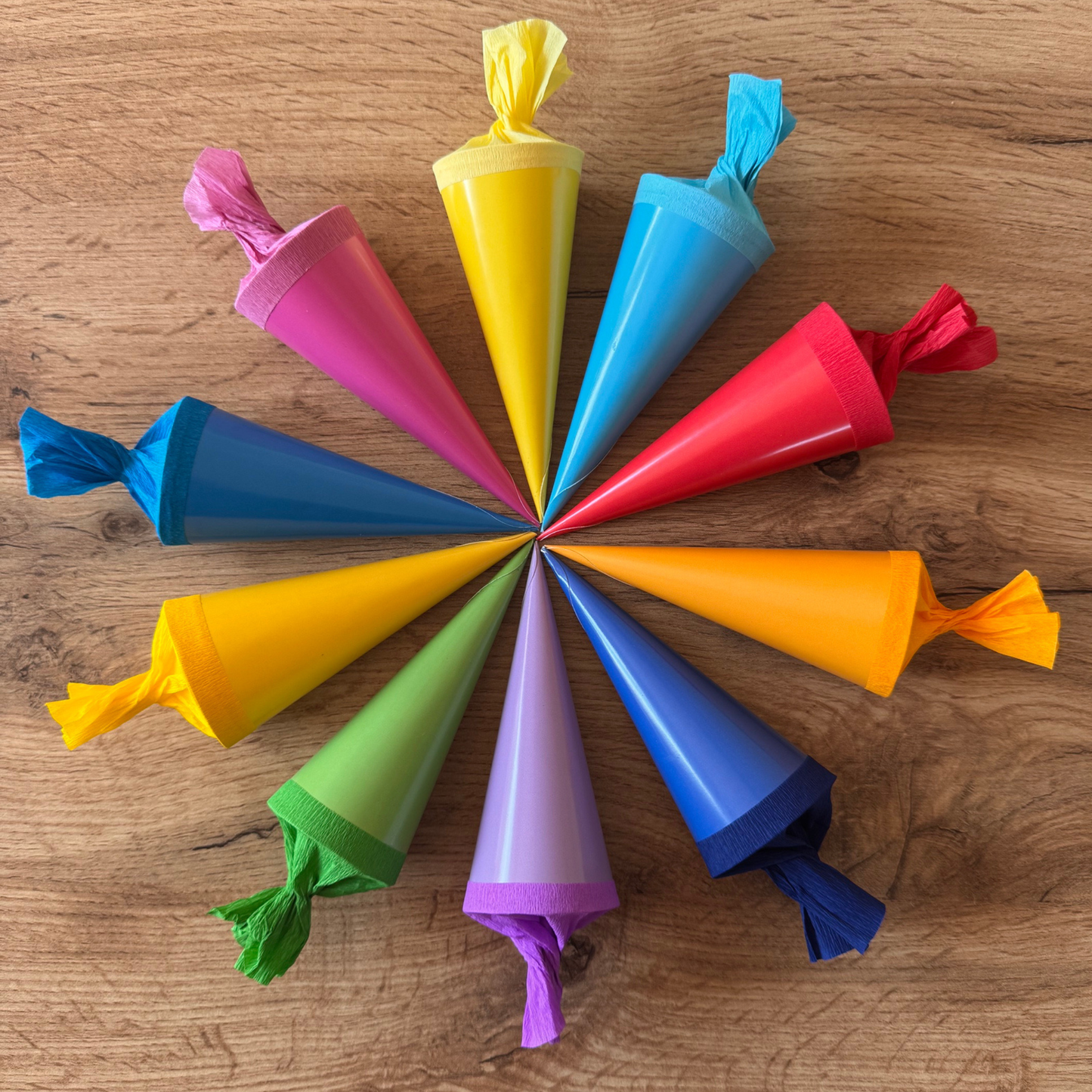 10 bunte Schultüten 12 cm groß