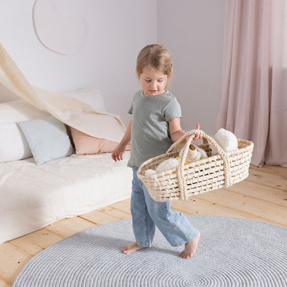 Seegraskorb mit Kind