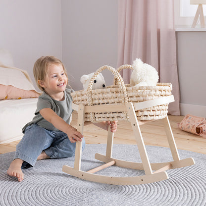 Puppenwiege mit Kind