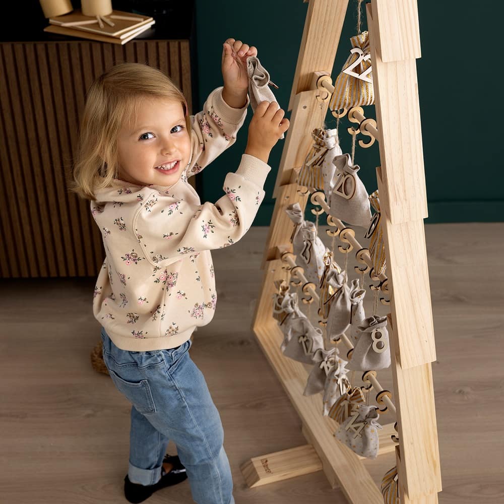 howa Deko Weihnachtsbaum aus Holz mit Adventskalender – stilvolle Adventsdekoration und Weihnachtskalender in einem 8808