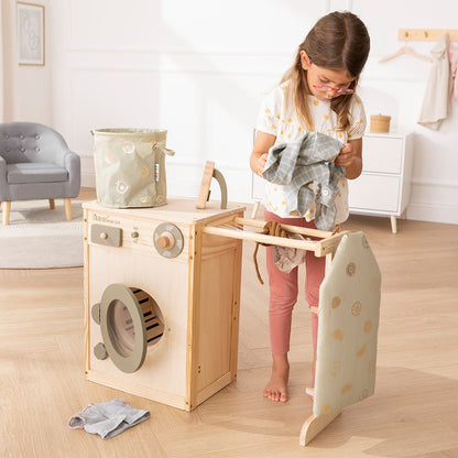 howa Kinderwaschmaschine aus Holz "Lucky" mit Wäscheleine, Bügelbrett, Wäschekorb und Bügeleisen 48142
