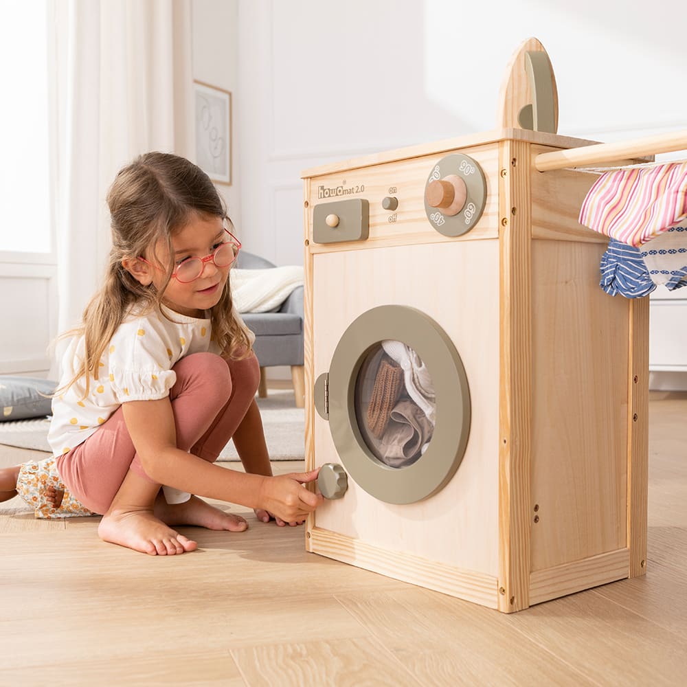 howa Kinderwaschmaschine aus Holz "Lucky" mit Wäscheleine, Bügelbrett, Wäschekorb und Bügeleisen 48142